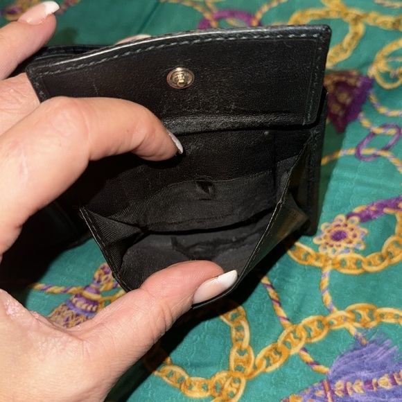 GUCCI leather bifold wallet with coin pouch - Picture 8 of 8